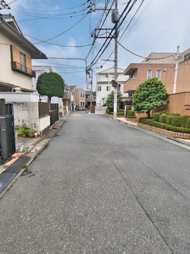 前面道路は西向き公道、幅員約6.3m 前面道路は西向き公道、幅員約6.3m