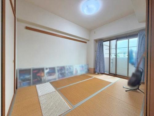 南西バルコニーに面している６帖の和室は読書をしたりゆったり過ごせるお部屋です