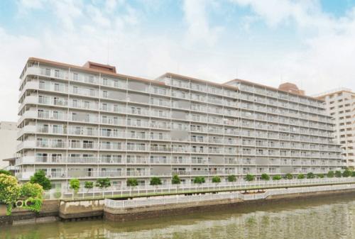 運河沿いに佇む、総戸数241戸のビックコミュニティマンション