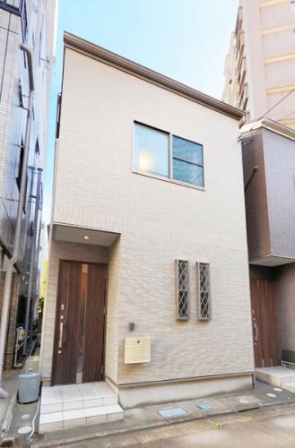 街並みに映えるスタイリッシュな外観。 築年数を感じさせない美しい佇まいが魅力