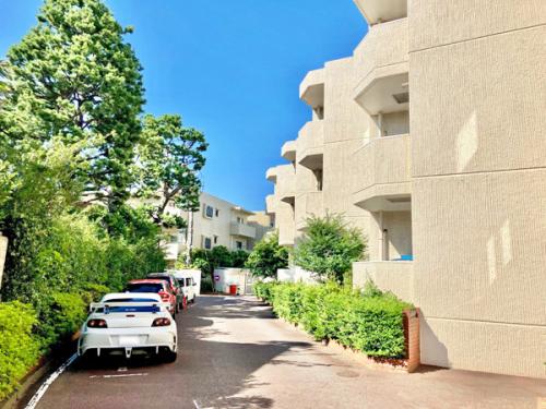 敷地内駐車場空きなし：月額使用料10000円（2026年7月7日現在）