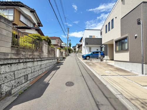 第一種低層住居専用地域に立地し閑静な住宅街、住環境良好です
