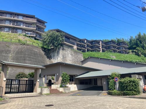 緑豊かな高台に佇む180邸。2023年4月～2024年2月：大規模修繕工事実施