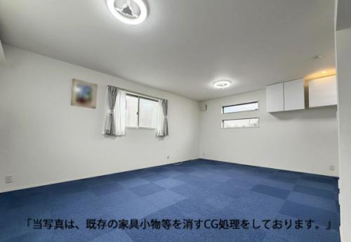 大きい家具を置いてもスペースにゆとりがあり、使いやすい形のリビングです！