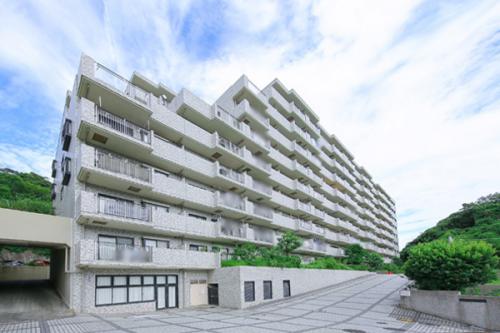 緑豊かな環境に佇むマンション「オーベル鎌倉植木」