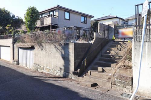 周辺は静かな住宅地