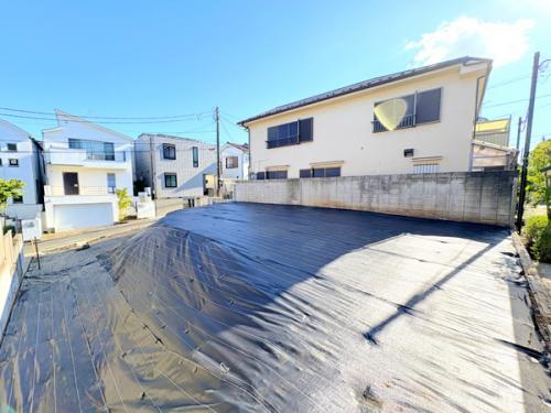 外観写真。第一種低層住居専用地域の閑静な住宅地です。