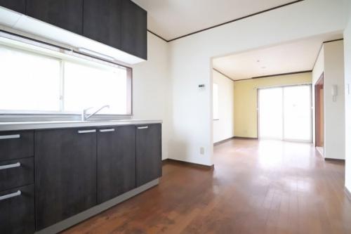 風通し良く陽射しの注ぐLDK