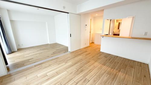 リビングは綺麗にお使いです。2面採光で明るいお部屋です