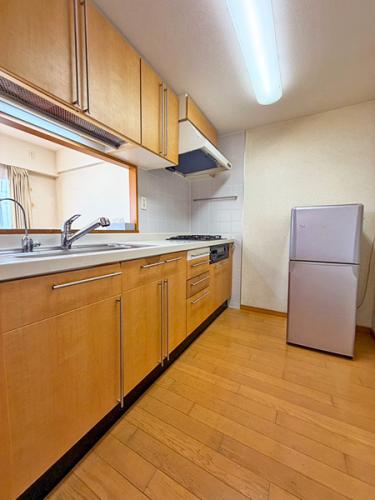 約3.1帖のキッチンはお部屋を見渡せる対面式です