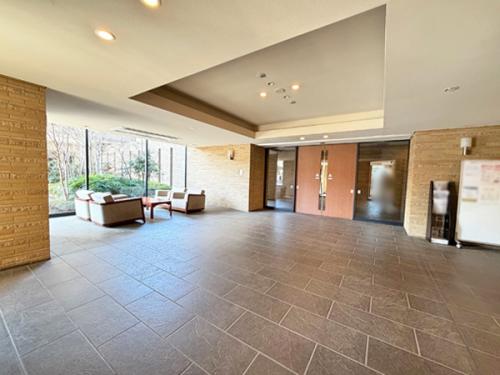 開放感がある広々としたロビー