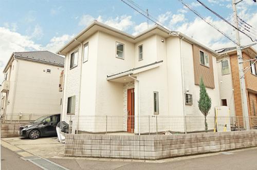 外観写真　北東側から撮影、現地は角地です