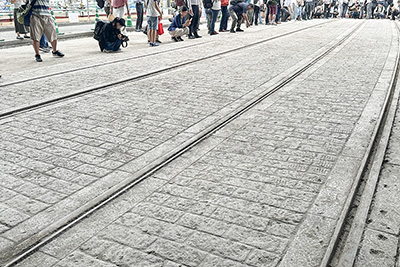 「白鳥橋」で行われた「都電遺構公開」