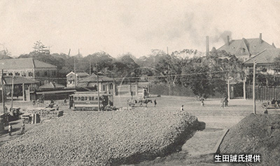 明治後期～大正前期の「東京砲兵工廠」の正門付近