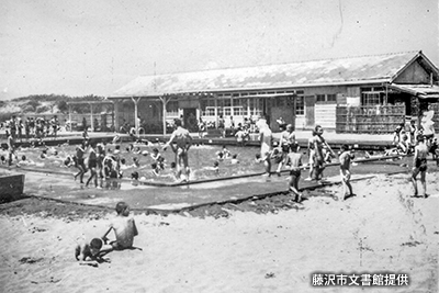 1954（昭和29）年撮影の「鵠沼プール」