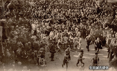 1月3日に開催 「筥崎宮」で男たちが豊年を占う