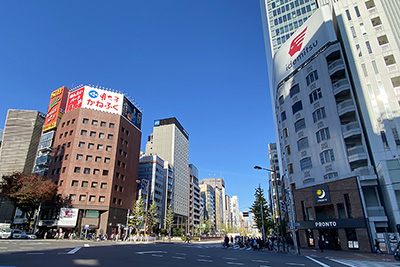 現在の「昭和通り」の「三原橋交差点」