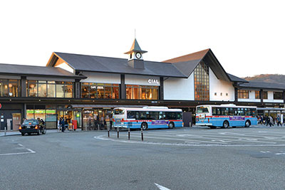 1889（明治22）年に現在の横須賀線が開通し「鎌倉駅」が開業