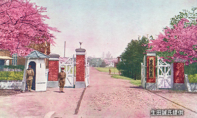 大正後期～昭和初期の「電信第一連隊」の営門