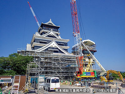 復旧用の足場が組まれた「熊本城」