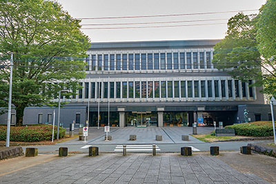 現在は「熊本県立図書館」が開館