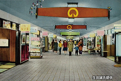 1957（昭和32）年頃の「地下鉄栄町名店街」