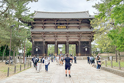 江戸時代に再建された「東大寺」の「南大門」