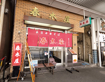 「青梅街道」沿いに店が並ぶラーメンの街