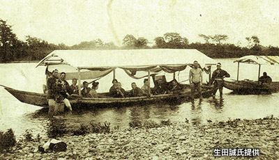 昭和初期頃の磯部での「鮎漁遊船会」の様子
