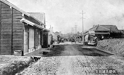 1934（昭和9）年頃の豆田町四丁目より北方面を望む街路