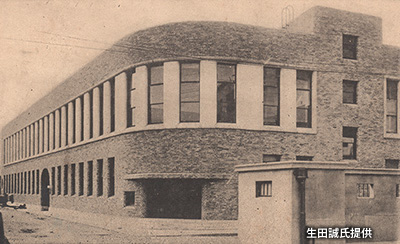 昭和戦前期の「千住郵便局 電話事務室」