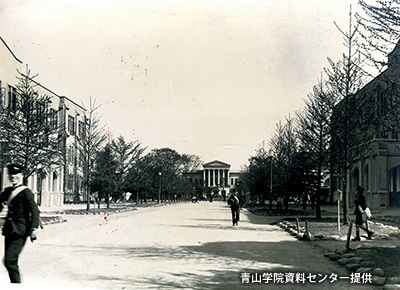 青山の地に移転し、1894（明治27）年に「青山学院」へ改称
