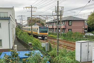 「河原第一踏切」付近から「中野島駅」方面を撮影