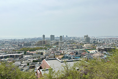 西岡本七丁目から「六甲アイランド」方面を望む