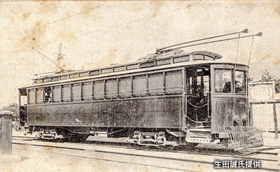 「芦屋駅」に停車する電車 明治38年に阪神本線が開通