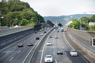 日本で最初に開通した「名神高速道路」