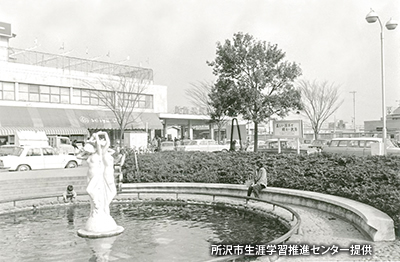 1967（昭和42）年の「新所沢駅」駅前
