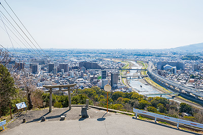 「五月山」から池田を望む