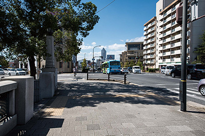 阪神間を直線的に結ぶ交通の大動脈「阪神国道」