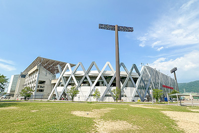 「東大阪市花園ラグビー場」