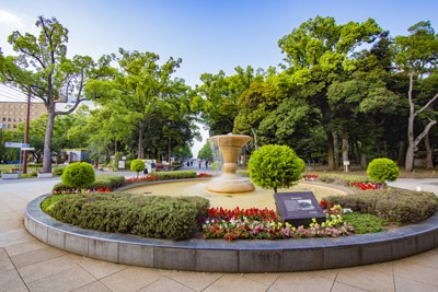 現在の「横浜公園」の噴水塔