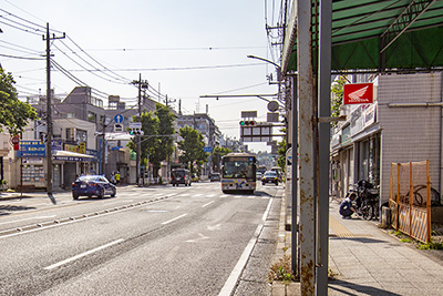 現在の横浜市営バス「小港停留所」付近