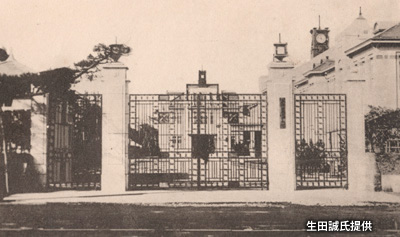 1930（昭和5）年頃の「慶應義塾大学病院」正門付近